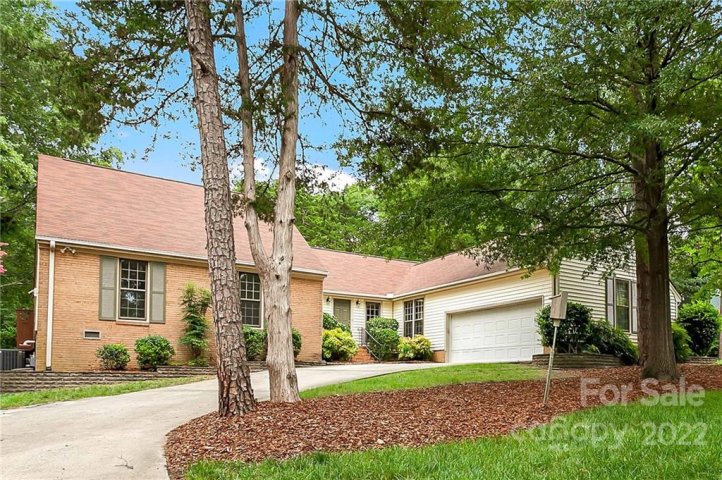 5426 Kerry Glen Lane sold home in Five Knolls Estates, Charlotte, NC