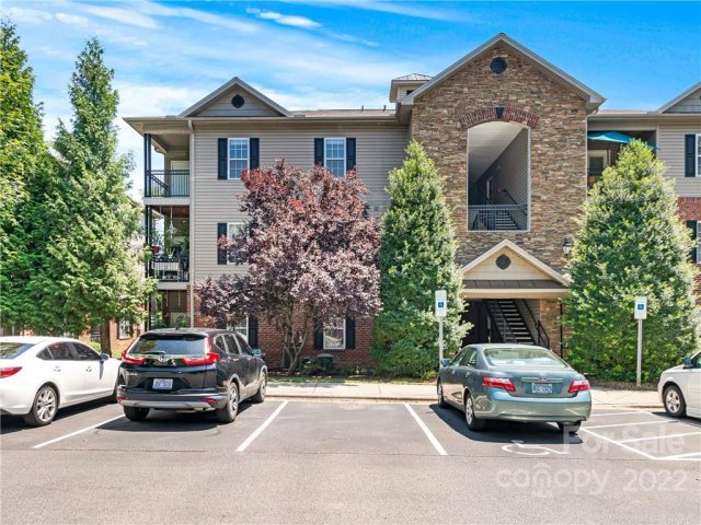 731 Appeldoorn Circle sold home in Grove Appeldoorn Condo, Asheville, NC