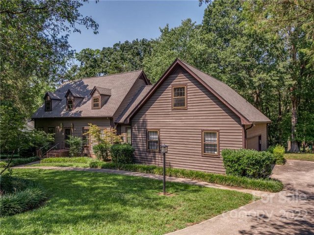 5136 Summer Gate Drive sold home in Five Knolls Estates, Charlotte, NC