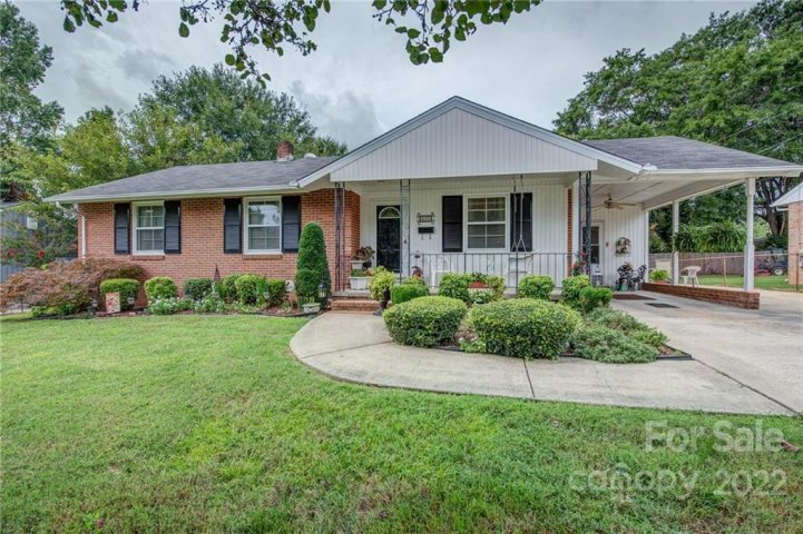 323 S Vine Street sold home in Pinecrest, Gastonia, NC