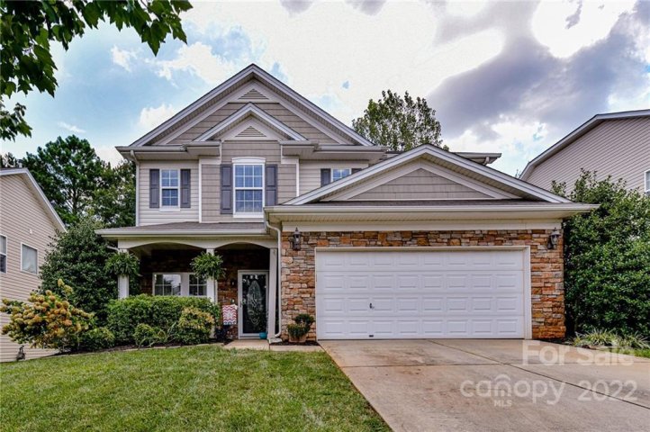 221 Lylic Woods Drive sold home in English Trails, Fort Mill, SC