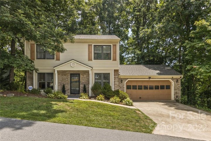 24 Foxberry Drive sold home in Hunters Trace, Arden, NC