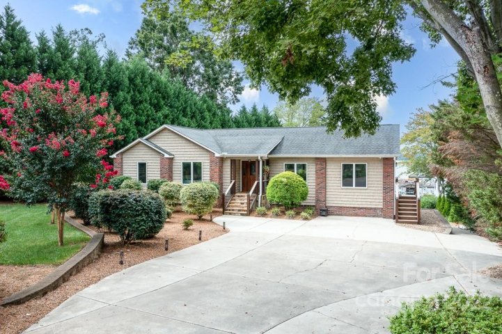 9561 Riviera Drive sold home in Island Point, Sherrills Ford, NC