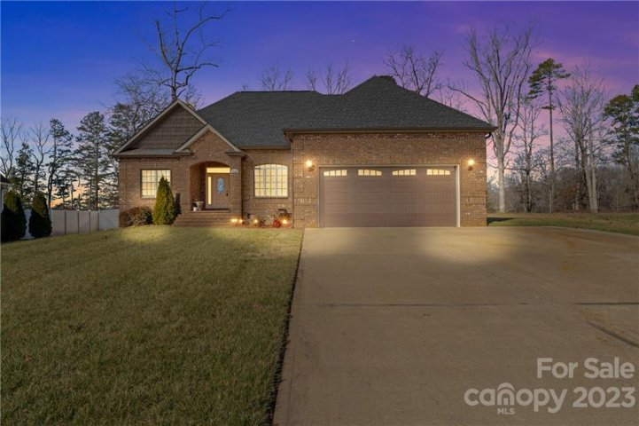 1490 Kensington Park Court sold home in Abernethy Park, Hickory, NC