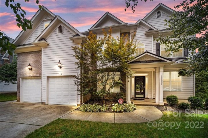 19831 Coachmans Trace sold home in Weatherstone Manor, Cornelius, NC