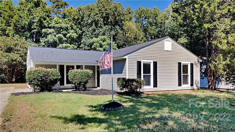 6407 Dwightware Boulevard sold home in Eastwoods, Charlotte, NC