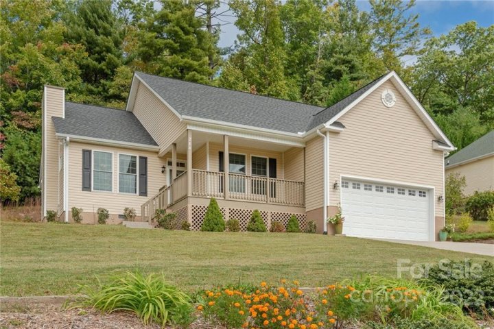 218 Crab Meadow Drive sold home in Crab Creek Valley, Hendersonville, NC