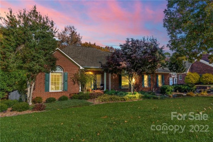 208 Stone Ridge Drive sold home in Stone Ridge, Salisbury, NC