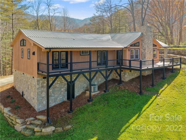 600 Pinewood Drive sold home in Pine Wood Heights, Waynesville, NC