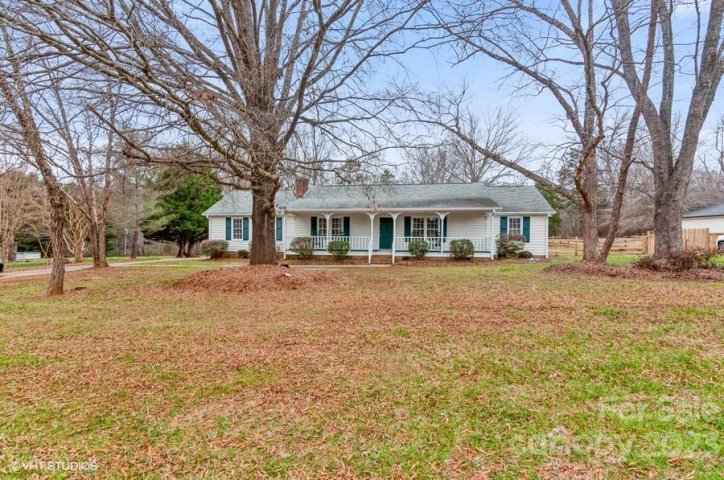 5413 Country Woods Drive sold home in Country Woods, Mint Hill, NC