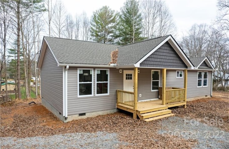 60 Oakwood Drive sold home in Ravenwood Forest, Horse Shoe, NC
