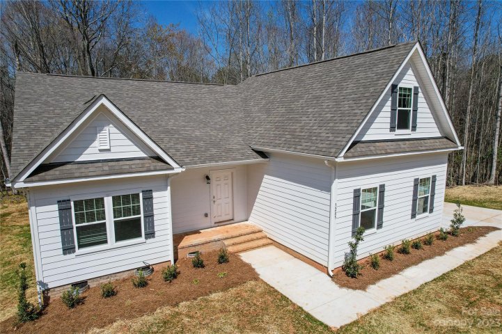 3285 Mountain Creek Drive sold home in Mountain Creek, Sherrills Ford, NC