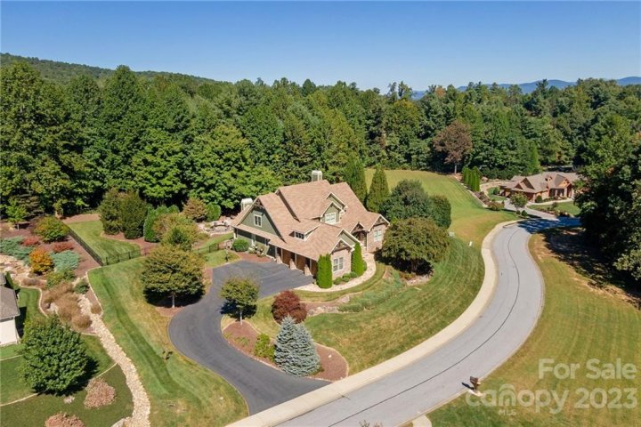 328 Shipman Parkway sold home in Berwick Downs, Flat Rock, NC