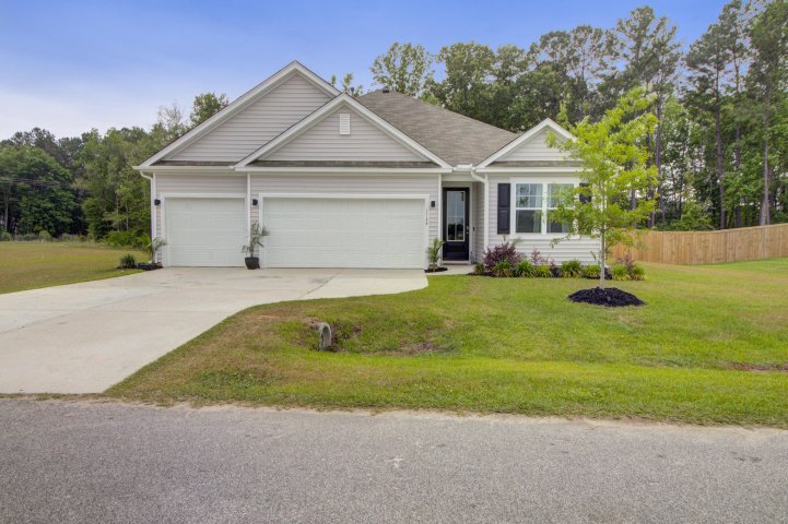 1164 Wading Point Boulevard active home in French Quarter Creek, Huger, SC