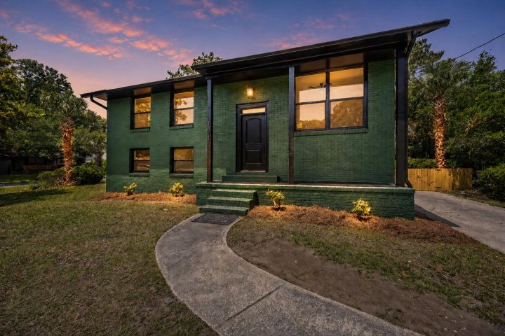 Homes in Westchester, Charleston