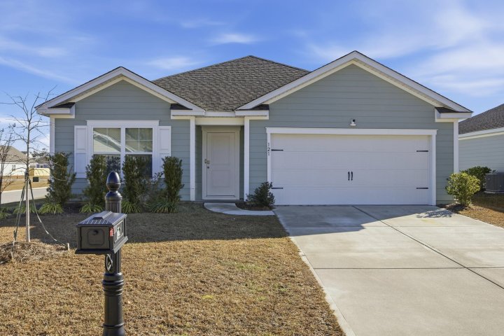 121 Congaree Ct Court active home in Center Pointe, Santee, SC