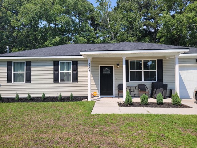 A home in Woodside Manor, Ladson