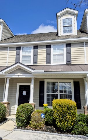 211 Hemingway Circle active home in Central Commons, Summerville, SC