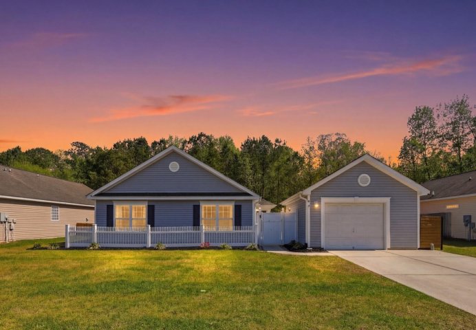 611 Savannah River Drive active home in Lakes Of Summerville, Summerville, SC