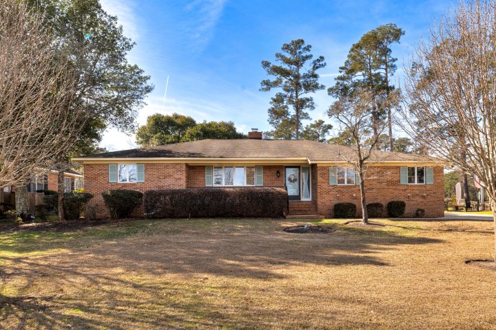 612 Santee Drive active home in Santee Cooper Resort, Santee, SC