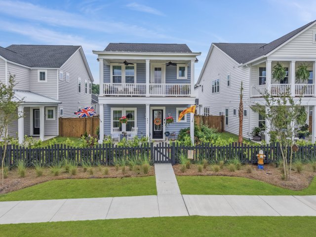886 Clay Field Trail active home in Summers Corner, Summerville, SC