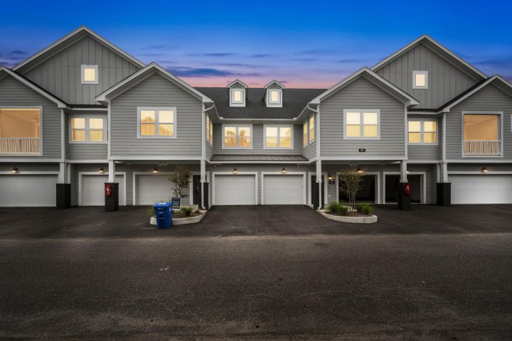 501 Raes Court 204 active home in Shadowmoss, Charleston, SC