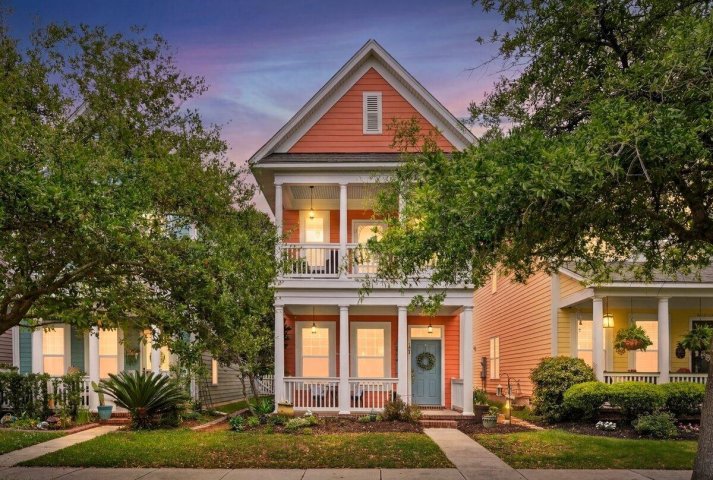 121 Hyacinth Street active home in White Gables, Summerville, SC