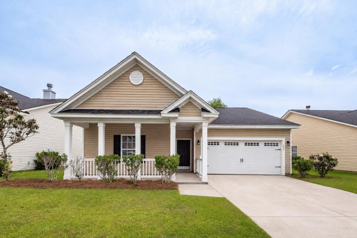 321 Killarney Trail active home in Foxbank Plantation, Moncks Corner, SC