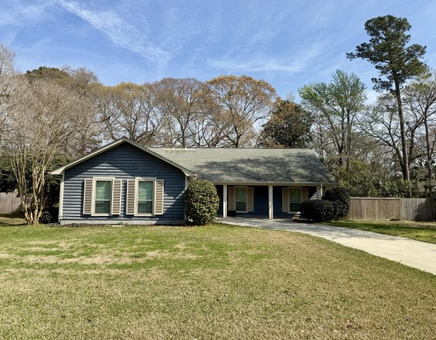 1128 Windsome Place active home in Snee Farm, Mount Pleasant, SC