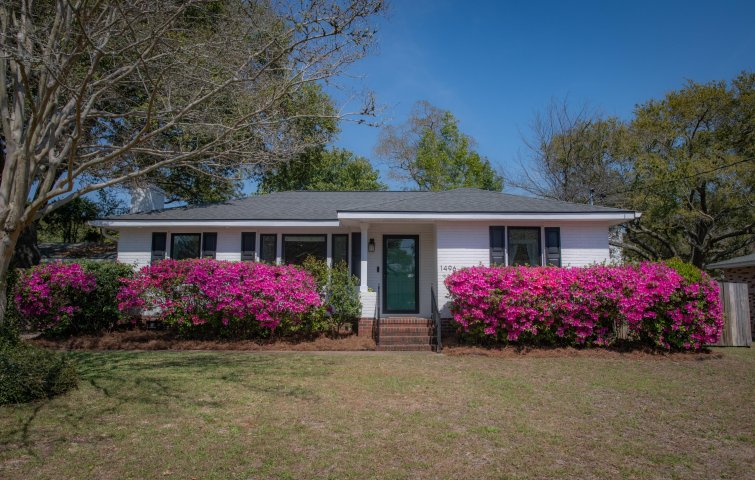 1496 Hindman Avenue active home in Old Mt Pleasant, Mount Pleasant, SC