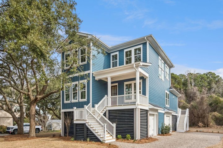 1460 Periwinkle Drive active home in Copahee View, Mount Pleasant, SC