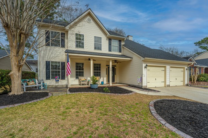 180 Historic Drive active home in Belle Hall, Mount Pleasant, SC
