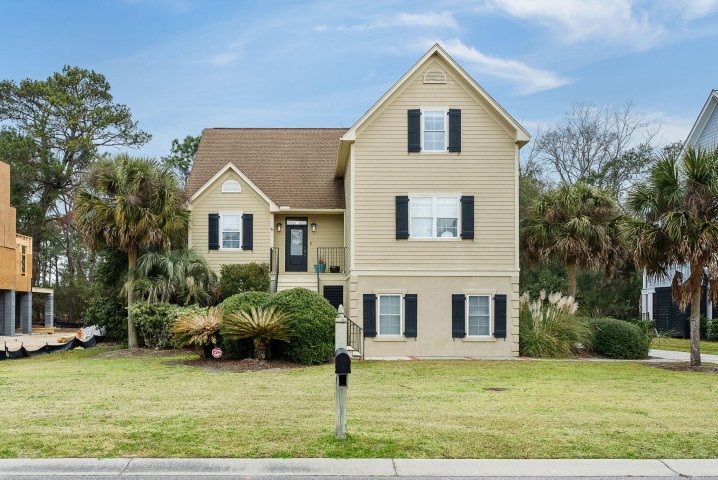 2910 Maritime Forest Drive active home in Kiawah River Estates, Johns Island, SC