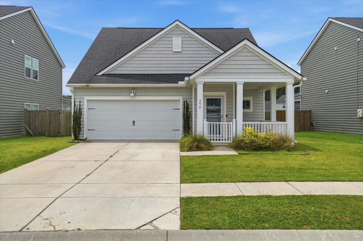 356 Garden Lily Lane active home in Summers Corner, Summerville, SC