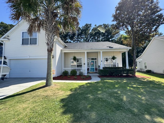 9382 Harroway Road active home in Wescott Plantation, Summerville, SC