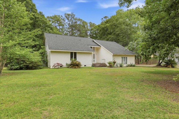 117 Queensbury Circle active home in Crowfield Plantation, Goose Creek, SC