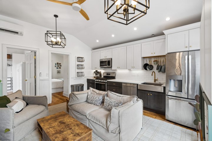 7 Kyle Place active home in Wagener Terrace, Charleston, SC