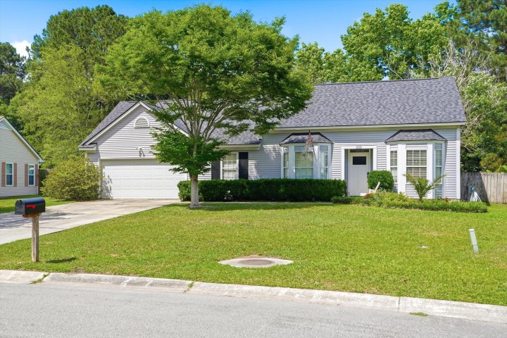 232 Saint Awdry Street pending home in Summerville Place, Summerville, SC