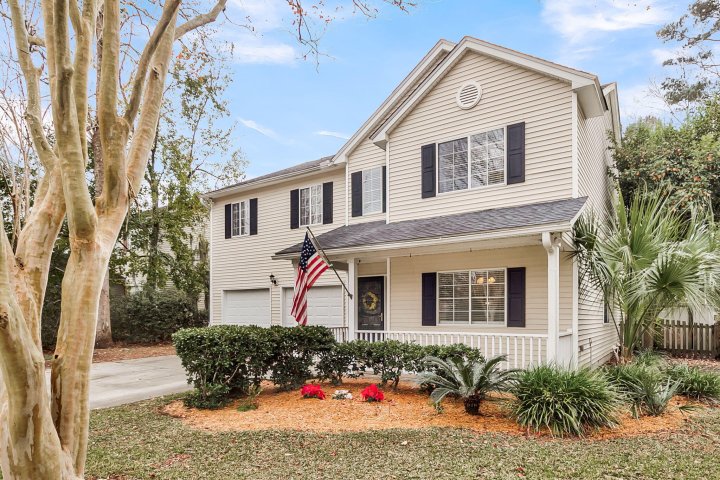 12 Creek Bend Drive active home in Bridges Of Summerville, Summerville, SC