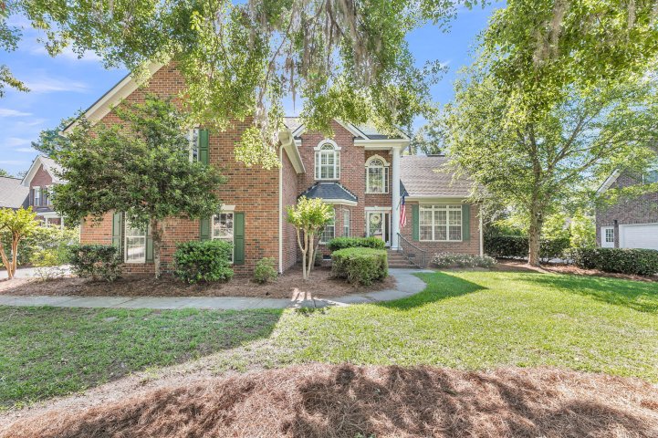 4220 Meadowbrook Court active home in Coosaw Creek Country Club, North Charleston, SC
