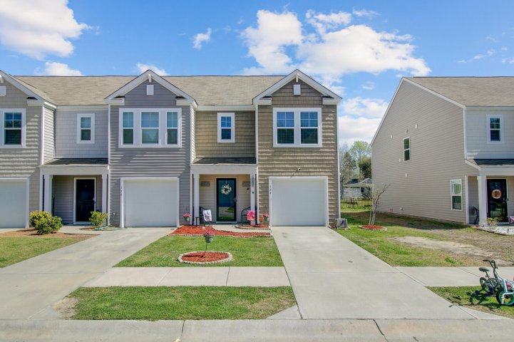 124 Gaura Lane active home in Mallard Crossing, Summerville, SC
