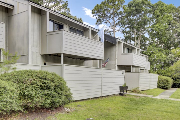103 Greencastle Drive active home in Greenslake Condominiums, Goose Creek, SC