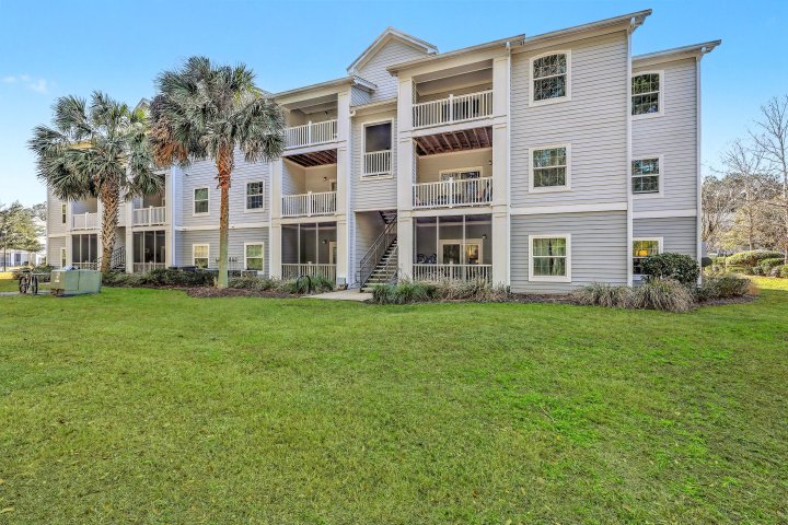 1300 Park West Boulevard 824 active home in Park West, Mount Pleasant, SC
