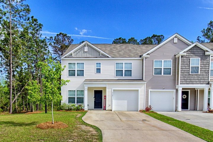 115 E Sunrise Lane active home in Cane Bay Plantation, Summerville, SC