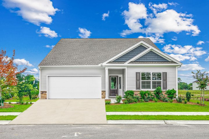 1032 Carolina Way pending home in Deercreek Plantation, Manning, SC