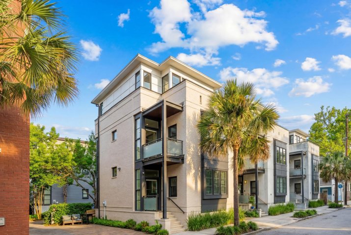 193 Saint Philip Street pending home in Cannonborough-Elliotborough, Charleston, SC