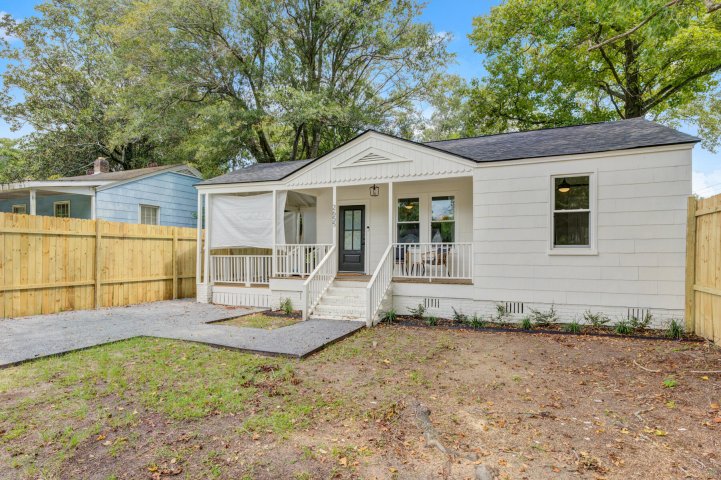2655 S Allen Drive active home in Dorchester Terrace, North Charleston, SC