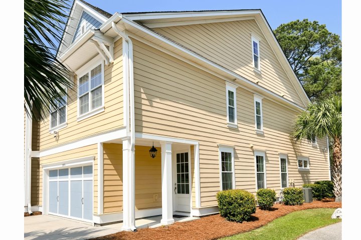2574 Kings Gate Lane active home in Dunes West, Mount Pleasant, SC