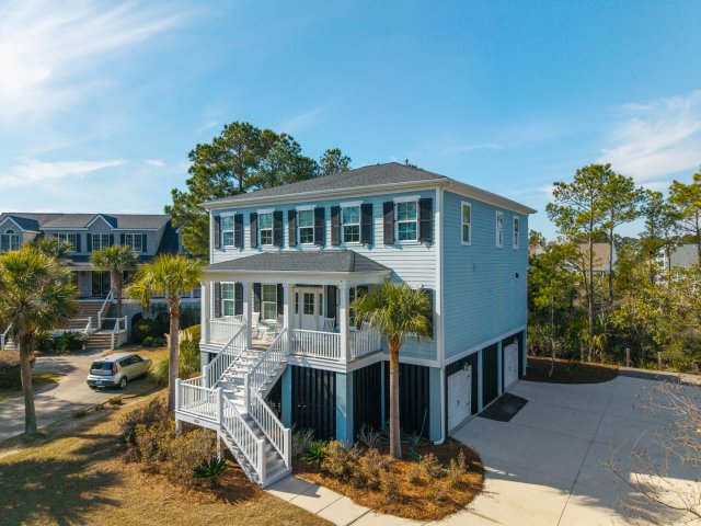 1851 Delacourt Avenue active home in Planters Pointe, Mount Pleasant, SC