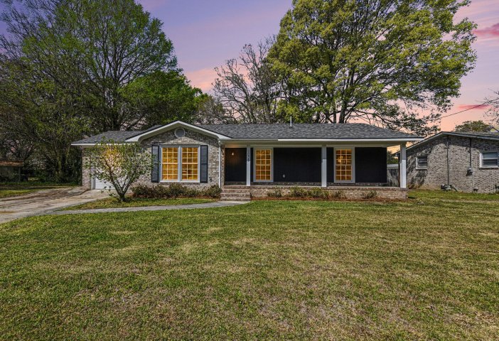 1075 Quail Drive active home in Lawton Bluff, Charleston, SC